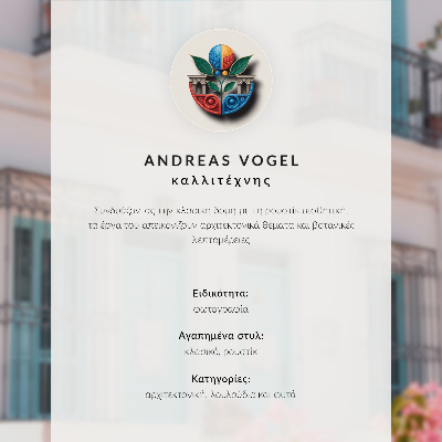 Poster Symmetrische Fassade mit marineblauen Fensterläden und floralen Verzierungen