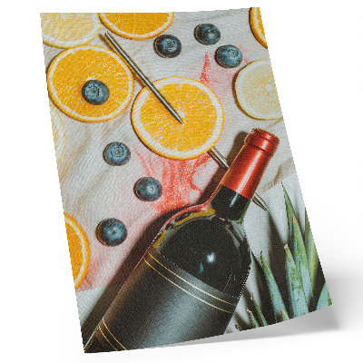 Wandposter Farbenfrohe Früchte und Rotwein auf hellem Hintergrund