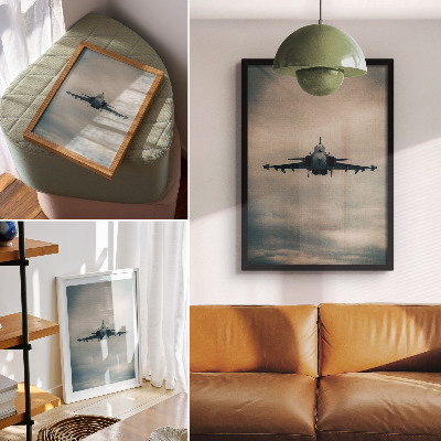 Wandposter Schwarzweißer Kampfjet im Flug, dynamisches Bild.