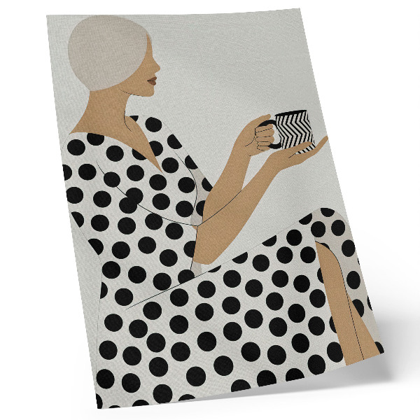 Poster Eine Frau in einem erbsenfarbenen Kleid, die einen geometrischen Becher hält