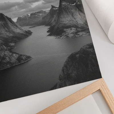 Wandposter Graue, majestätische Berge, ein ruhiger See