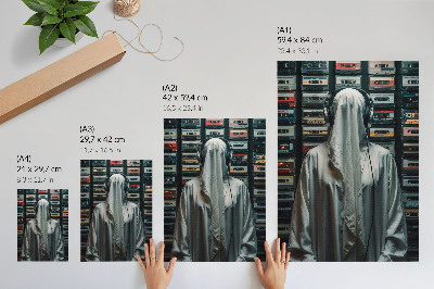 Kunstdruck leinwand Eine Gestalt in Weiß vor einer Wand aus Kassetten.