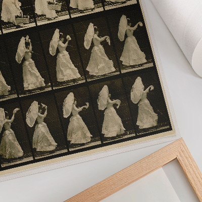 Poster Frau, die einen Korb hebt und mit einem Taschentuch winkt (um 1887), von Eadweard Muybridge