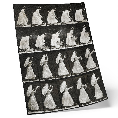 Kunstdruck leinwand Frau hebt einen Korb und winkt mit einem Taschentuch (1887) – Fotografie von Eadweard Muybridge