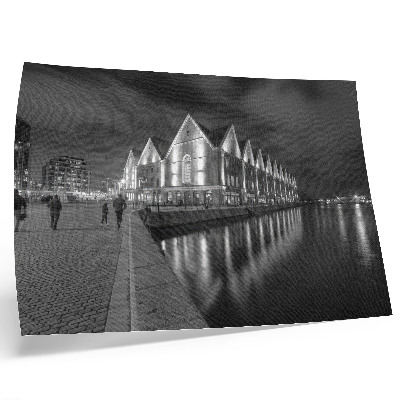 Poster Monochromatische Architektur mit Spiegelung im Wasser