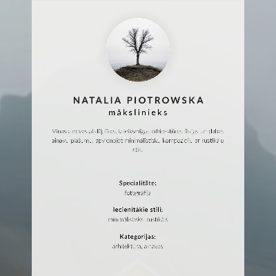Poster Ein minimalistisches Winterhaus vor der Kulisse von Schnee