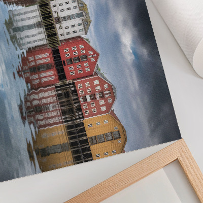 Poster kunstdruck Farbenfrohe Gebäude am Wasser – eine harmonische Komposition