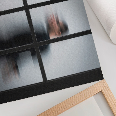 Poster Schwarze Silhouette hinter einem Glasrahmen, grauer Minimalismus