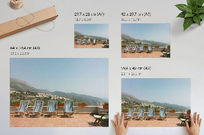 Kunstdruck poster Liegestühle auf der Terrasse mit Blick auf die Berge