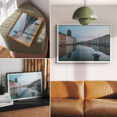 Poster kunstdruck Pastellfarbene Mietshäuser spiegeln sich im Kanalwasser