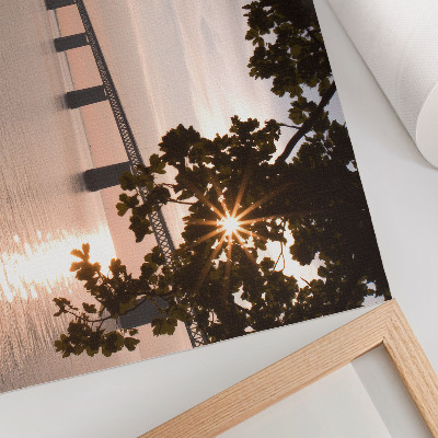 Kunstdruck poster Eine malerische Brücke im Sonnenuntergang über dem Wasser