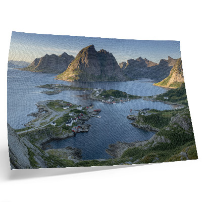 Kunstdruck poster Berge und eine ruhige Bucht mit bunten Häusern