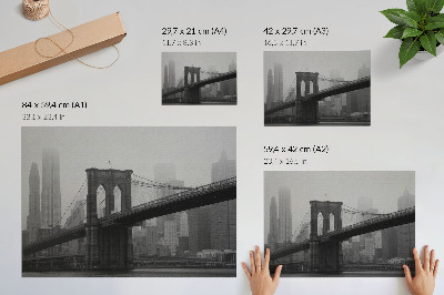 Kunstdruck poster Die Brücke und die Stadt in Grautönen, Frieden und Eleganz