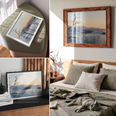 Poster Winterlandschaft mit Bergen, Wasser und Bäumen in der Abenddämmerung
