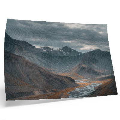 Poster Düstere Berge, orangefarbene Bäche, dramatische Wolken