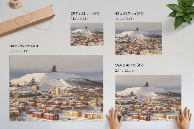Poster Winterstadt mit farbenfrohen Gebäuden, die einen Kontrast zum Schnee bilden