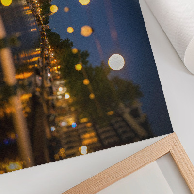 Poster kunstdruck Eine bezaubernde Stadt bei Nacht, deren Lichter sich im Wasser spiegeln