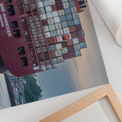 Poster kunstdruck Ein Containerschiff voller bunter Container auf dem Wasser