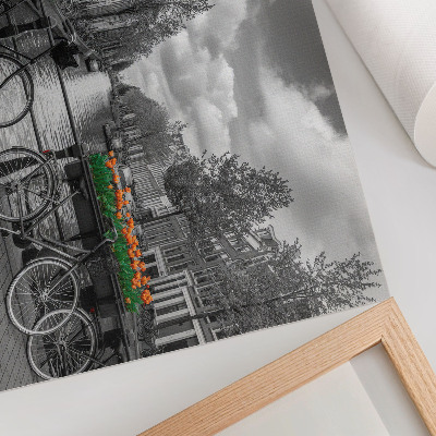 Poster Ein bezaubernder Blick auf den Kanal, Fahrräder, Tulpen, Schwarz und Orange.