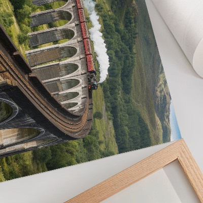 Kunstdruck poster Ein Viadukt mit einem Zug inmitten grüner Hügel
