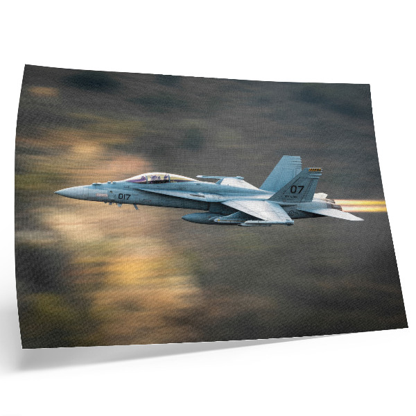 Poster Ein moderner Kampfjet im dynamischen Flug