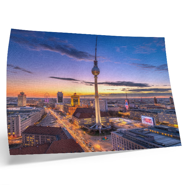 Kunstdruck poster Die Stadt am Abend in den atemberaubenden Farben des Sonnenuntergangs.