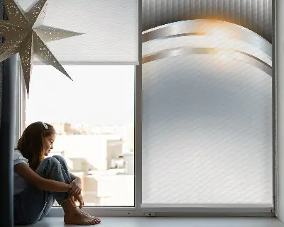 Fensterrollo für den Innenbereich mit Stahlabstraktion Motiv