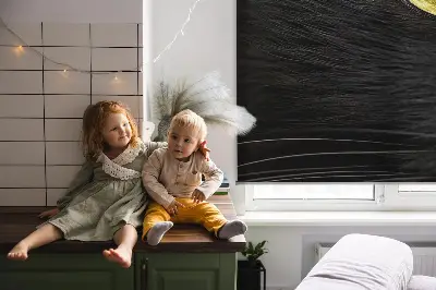 Fensterrollo mit Katzenaugen-Motiv