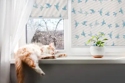 Fensterrollo mit Motiv von blauen Vögeln