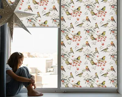 Fensterrollo mit Motiv von Vögeln auf den Zweigen