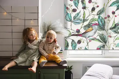 Fensterrollo für den Innenbereich mit Motiv aus blauen Blättern und bunten Vögeln