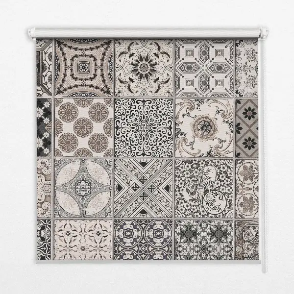 Fensterrollo mit portugiesischem Muster