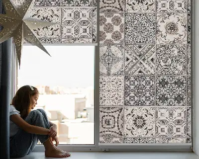 Fensterrollo mit portugiesischem Muster