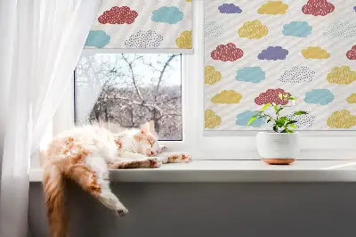 Rollo mit buntem Wolkendesign