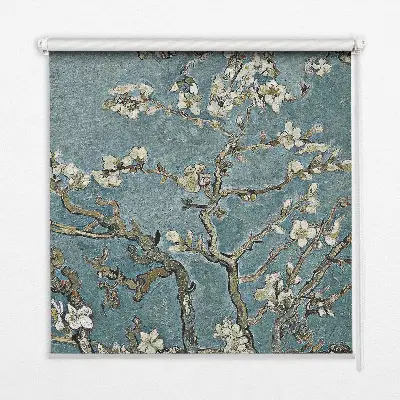 Fensterrollo mit Zweigen auf blauem Hintergrund