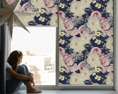 Fensterrollo für den Innenbereich mit Rosenmotiv