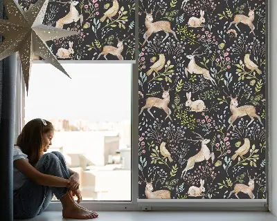 Fensterrollo für den Innenbereich mit Motiv von Rehen, Vögeln und Kaninchen