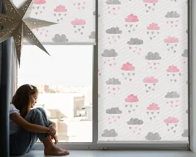 Fensterrollo mit rosa und grauen Wolken