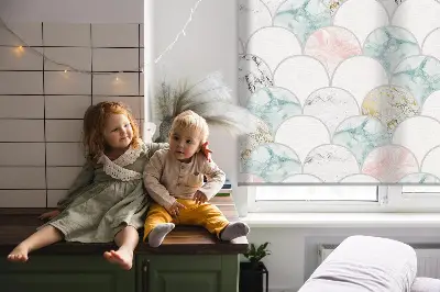 Fensterrollo mit dem Motiv Bunte Schuppen
