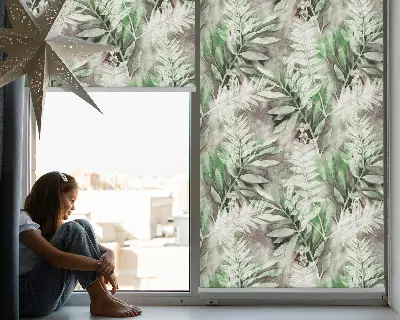 Fensterrollo für den Innenbereich mit glänzendem Blättermotiv