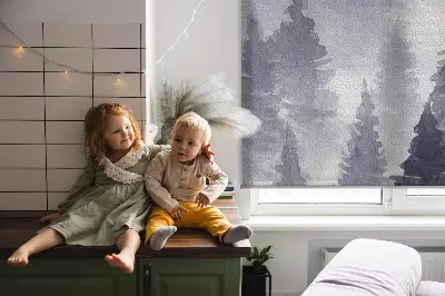 Rollo Fenster mit Nebelwald Motiv