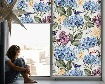 Fensterrollo mit Motiv von Tukanen und Blumen