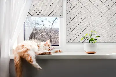 Fensterrollo mit Rautenmuster