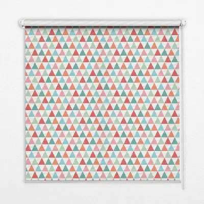 Rollo Fenster mit buntem Dreiecksmuster