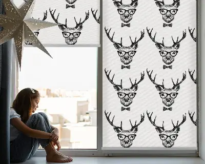 Fensterrollo mit Motiv Rentier mit Brille für den Innenbereich