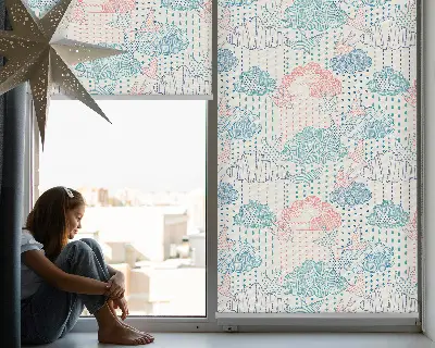 Rollo Fenster mit bunten Wolkenmustern
