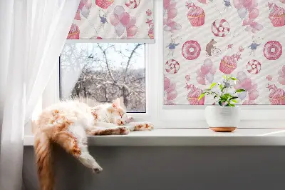 Fensterrollo mit rosa Luftballons, Donuts und Häschen