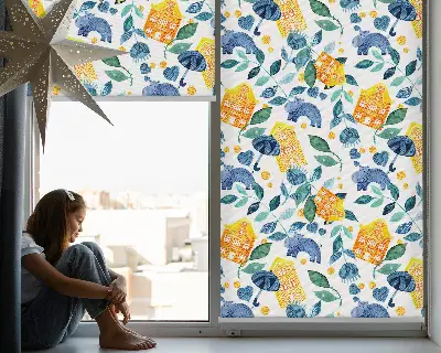 Fensterrollo für den Innenbereich mit Motiv von gelben Häusern und blauen Pflanzen