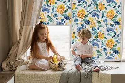 Fensterrollo für den Innenbereich mit Motiv von gelben Häusern und blauen Pflanzen