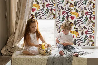 Fensterrollo für den Innenbereich mit bunten Blumenmustern
